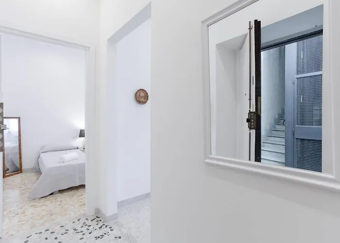 Large In Center, Termini Area Appartement *